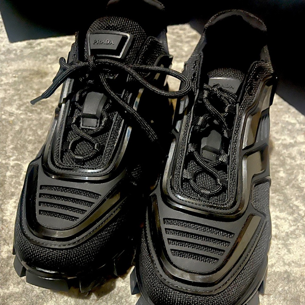 NEW PRADA CLOUDBUST SNEAKERS (M)